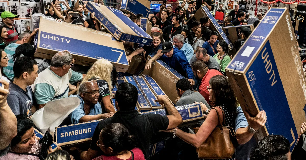 Consumidores de EU prefieren comprar en línea que hacer filas en inicio de Black Friday