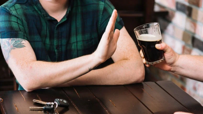 ¿Por qué los médicos recomiendan tomar precauciones si consumes alcohol y tienes diabetes?