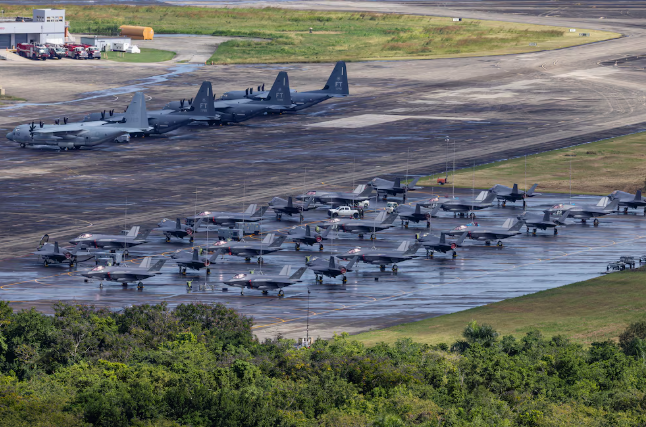Donald Trump dijo que Estados Unidos bombardeó una instalación del narcotráfico en Venezuela