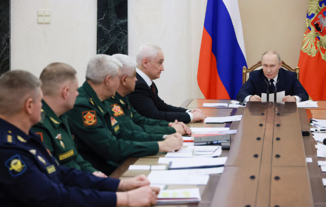 Mientras el Kremlin habla de paz, Putin redobla su retórica militar: pidió ocupar Zaporizhzhia, Kherson y todo el Donbás