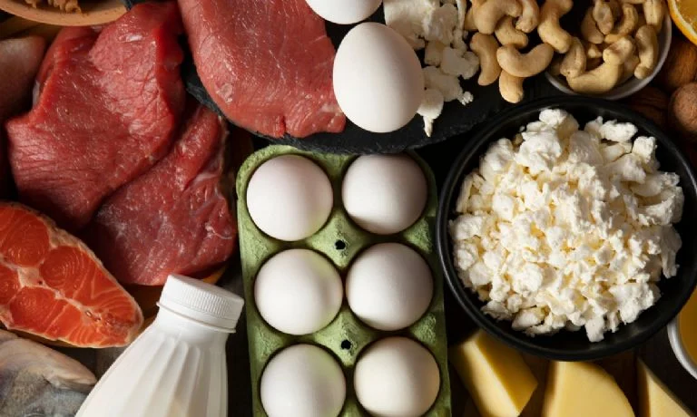 ¿Qué alimentos ricos en B12 puedes incluir a tu dieta diaria para mejorar el ánimo?