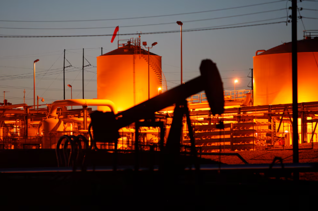 El petróleo cerró con un leve aumento ante la situación en Irán y Venezuela