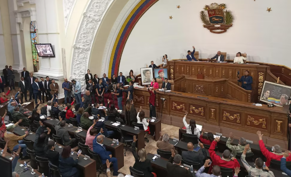 Tras la presión de Trump, el Parlamento de Venezuela aprobó una reforma que desmantela el control estatal del petróleo