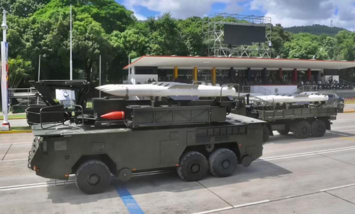 Un oficial de la aviación venezolana explicó cómo EEUU desmanteló la defensa de Caracas para extraer a Maduro