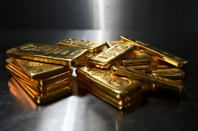 El oro alcanzó un nuevo récord por encima de 5.600 dólares y el petróleo sube por las tensiones con Irán