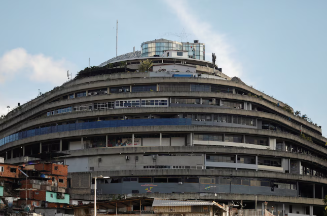 Cómo es el Helicoide, la cárcel más atroz del régimen venezolano que será reconvertida en un centro social, cultural y comercial