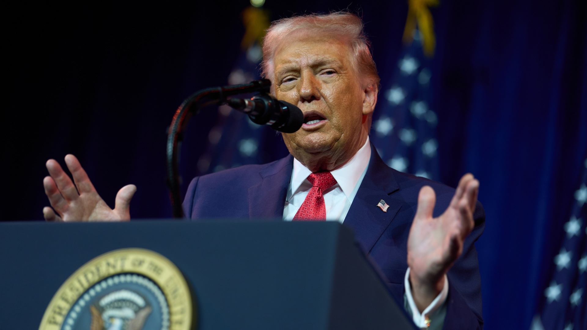 Donald Trump anunció la cancelación de una segunda ola de ataques en Venezuela tras la liberación de presos políticos