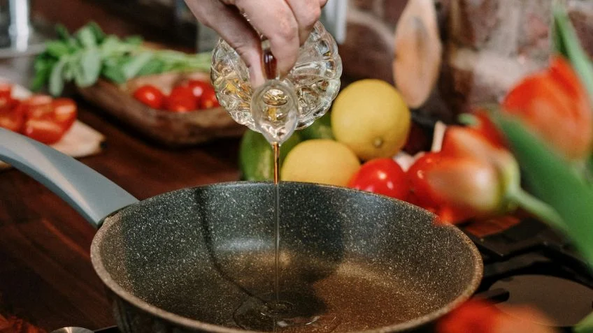 ¿Cuál es el aceite más saludable para cocinar? Este podría ser la mejor opción para tus alimentos