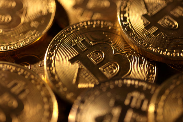 Bitcoin no detiene su derrumbe: cae debajo de los USD 70.000 y pierde 40% desde su récord