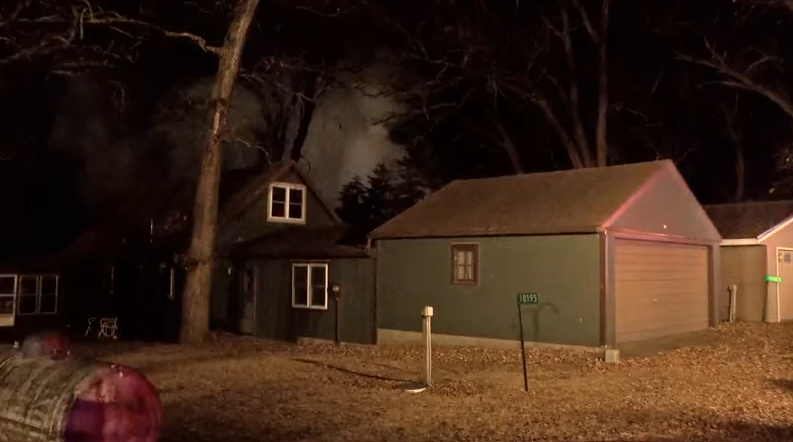 Un incendio en una casa en los Grandes Lagos de Iowa deja a una familia sin hogar