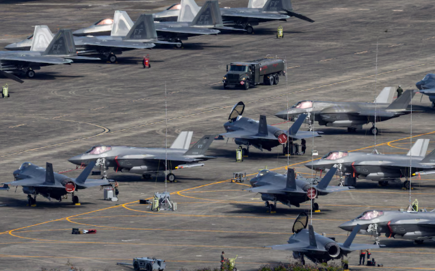 Las fuerzas estadounidenses desplegaron por primera vez cazas F-22 en bases israelíes ante una posible misión en Irán