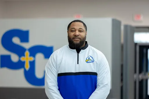 Siouxland Christian nombra a un nuevo entrenador principal de fútbol americano Siouxland Christian nombra a un nuevo entrenador principal de fútbol americano