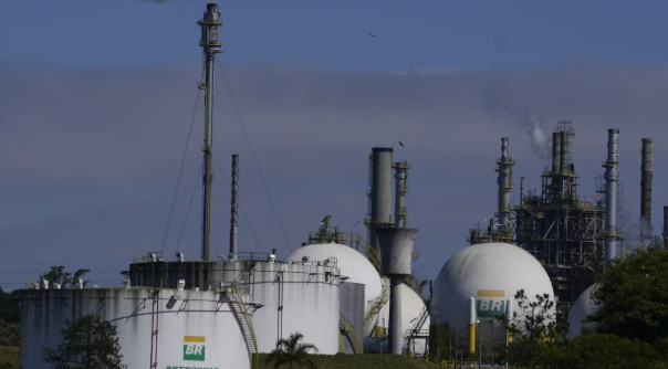 Guerra en Medio Oriente: Precio del diesel en EU alcanza los 5 dólares por galón