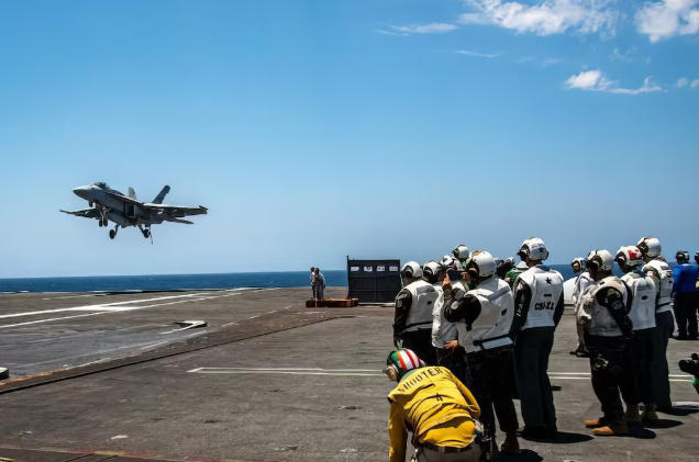 La Fuerza Armada de El Salvador participa en visita oficial al USS Nimitz durante ejercicios Southern Seas 2026