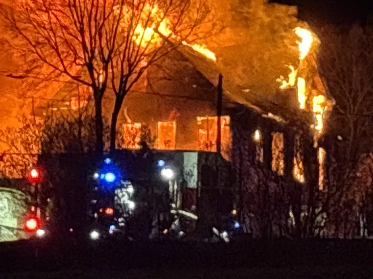 Un muerto tras un incendio en el centro de la ciudad que dañó dos viviendas en Sioux City
