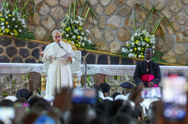 Duro discurso del papa León XIV durante su gira por Camerún: “El mundo está siendo asolado por un puñado de tiranos”