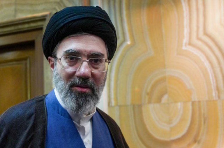 Un mensaje atribuido a Mojtaba Khamenei dice que los enemigos de Irán morirán “en las aguas más profundas” del Golfo Pérsico