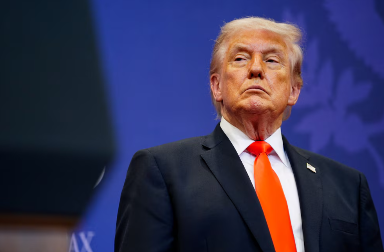 Donald Trump advirtió que podría enviar un portaviones a las costas de Cuba para forzar la rendición del régimen