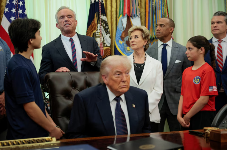 Trump llamó a Irán a actuar con inteligencia: “Debería ondear la bandera de la rendición, no queremos ir ahí y matar gente”