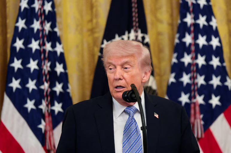 Donald Trump suspendió el “Proyecto Libertad” en el estrecho de Ormuz mientras avanzan las conversaciones con Irán