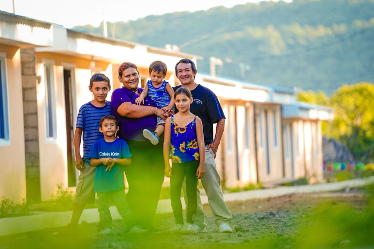 Autoridades salvadoreñas han recuperado 10 mil viviendas usurpadas por estructuras criminales
