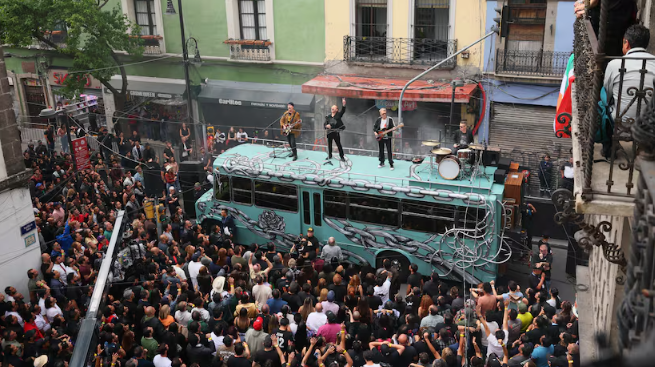 U2 aparece de sorpresa en el Centro Histórico para grabar video musical