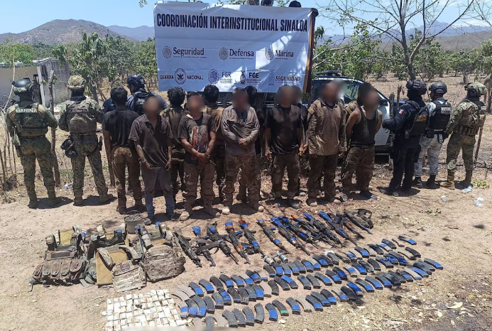 Marina y fuerzas federales capturan a 13 presuntos miembros del Los Chapitos en el sur de Sinaloa tras ataque armado