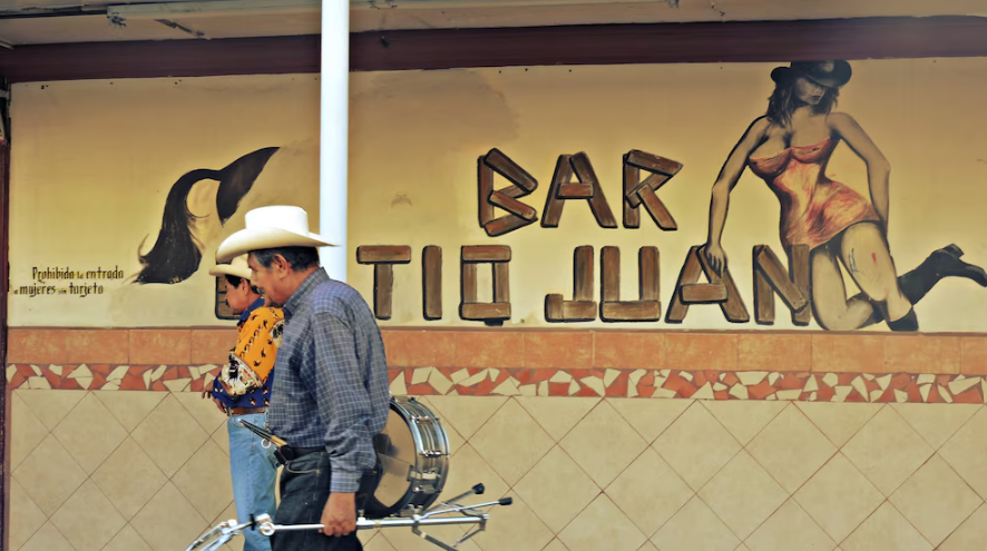 ¿La guerra contra los narcocorridos podría empujar a grupos hacia fiestas del narco?