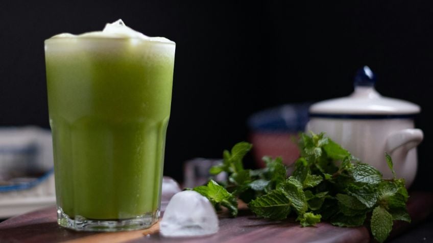 Haz un jugo verde con solo 4 ingredientes en menos de 5 minutos
