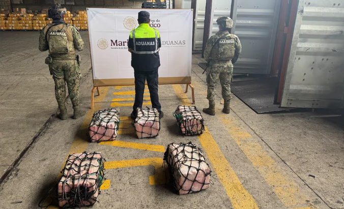 Marina incauta 137 kilos de cocaína en el puerto de Lázaro Cárdenas y detiene a cinco ecuatorianos Marina incauta 137 kilos de cocaína en el puerto de Lázaro Cárdenas y detiene a cinco ecuatorianos
