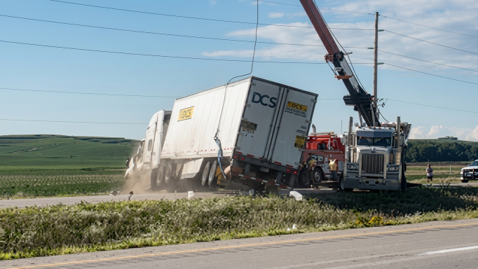 La US-75 cerca de Merrill vuelve a abrir después de que se volcara la semirremolque La US-75 cerca de Merrill vuelve a abrir después de que se volcara la semirremolque