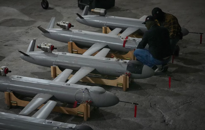 Pilotos de drones: cómo viven las estrellas ocultas del ejército ucraniano que provocan la ira de Putin con sus operaciones en Rusia
