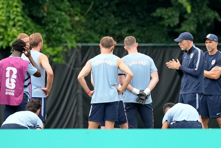 Tensión en el Mundial: detuvieron a un hombre que irrumpió armado con una herramienta en la concentración de Inglaterra Tensión en el Mundial: detuvieron a un hombre que irrumpió armado con una herramienta en la concentración de Inglaterra