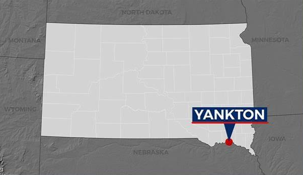 Un vehículo choca contra un restaurante de Yankton