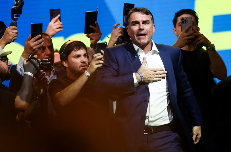 Flávio Bolsonaro fue proclamado por el Partido Liberal como candidato a presidente de Brasil