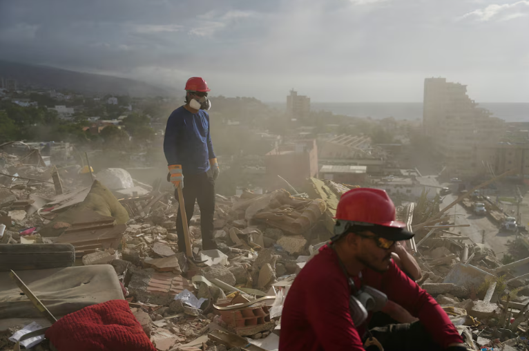 Venezuela enfrenta riesgos sanitarios y ambientales un mes después de los terremotos que dejaron más de 5.000 muertos Venezuela enfrenta riesgos sanitarios y ambientales un mes después de los terremotos que dejaron más de 5.000 muertos