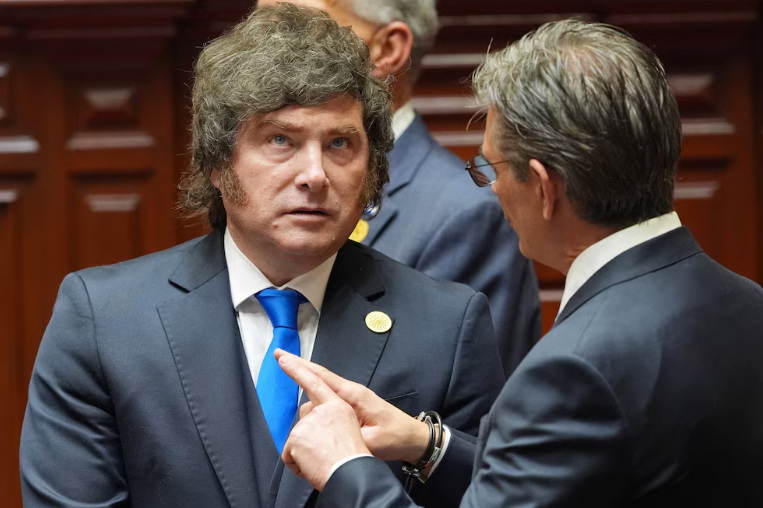 Javier Milei redobló la apuesta: “Lula es un ladrón, es corrupto, y lo liberaron por una falla en el procedimiento” Javier Milei redobló la apuesta: “Lula es un ladrón, es corrupto, y lo liberaron por una falla en el procedimiento”