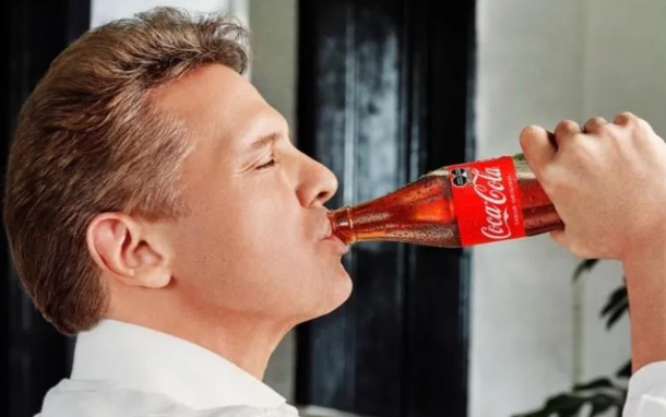 Luis Miguel se convierte en la imagen de Coca Cola para nueva campaña Luis Miguel se convierte en la imagen de Coca Cola para nueva campaña