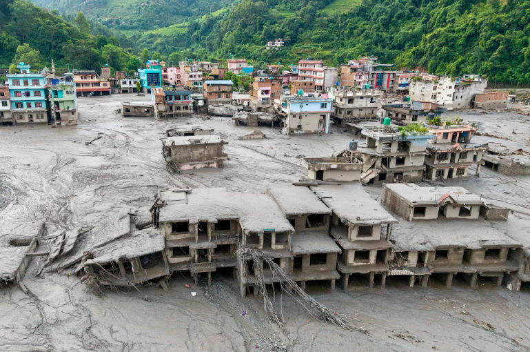 Nepal y China elevan la cifra de víctimas del colapso del glaciar en la frontera: 392 muertos y más de 1.400 desaparecidos Nepal y China elevan la cifra de víctimas del colapso del glaciar en la frontera: 392 muertos y más de 1.400 desaparecidos