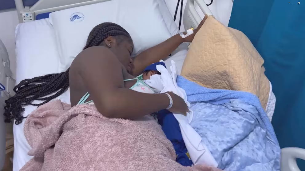 En medio del terremoto, una mujer dio a luz durante la evacuación de un hospital en Cali: así fue el inesperado parto En medio del terremoto, una mujer dio a luz durante la evacuación de un hospital en Cali: así fue el inesperado parto