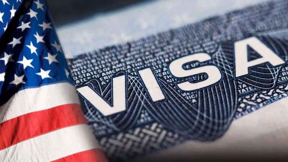 Freno al veto migratorio en Estados Unidos: un juez declara ilegal la suspensión de visas de residencia para 75 países