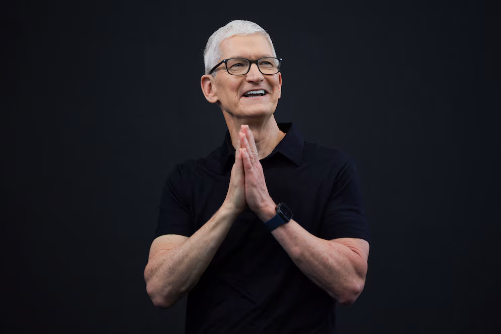 Tim Cook se va de Apple como CEO: todos los lanzamientos exitosos como el iPhone y su nuevo cargo Tim Cook se va de Apple como CEO: todos los lanzamientos exitosos como el iPhone y su nuevo cargo