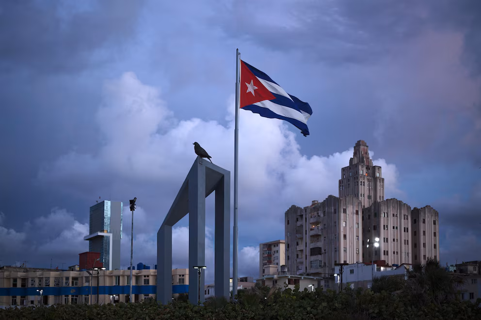 La alianza entre Cuba y China: asistencia militar, propaganda y control digital en la isla La alianza entre Cuba y China: asistencia militar, propaganda y control digital en la isla