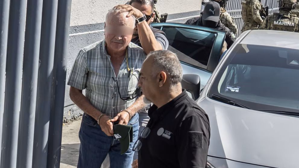 Ernesto Ruffo llega a su casa en Ensenada tras pasar 72 días en prisión por caso de huachicol