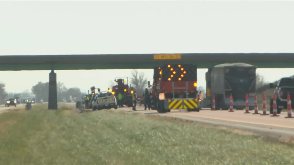 Parte de la I-29 se cerrará temporalmente debido a que el puente Iowa 175 fue golpeado nuevamente Parte de la I-29 se cerrará temporalmente debido a que el puente Iowa 175 fue golpeado nuevamente
