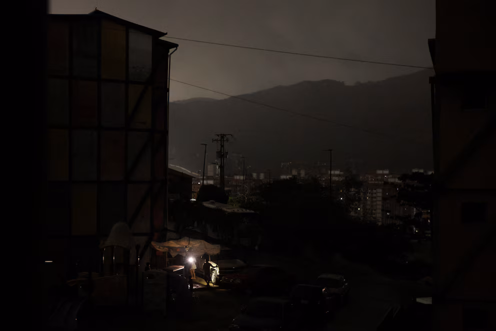 Apagones en Venezuela: buscan contrarrestar la crisis eléctrica con la compra de nuevas unidades de energía