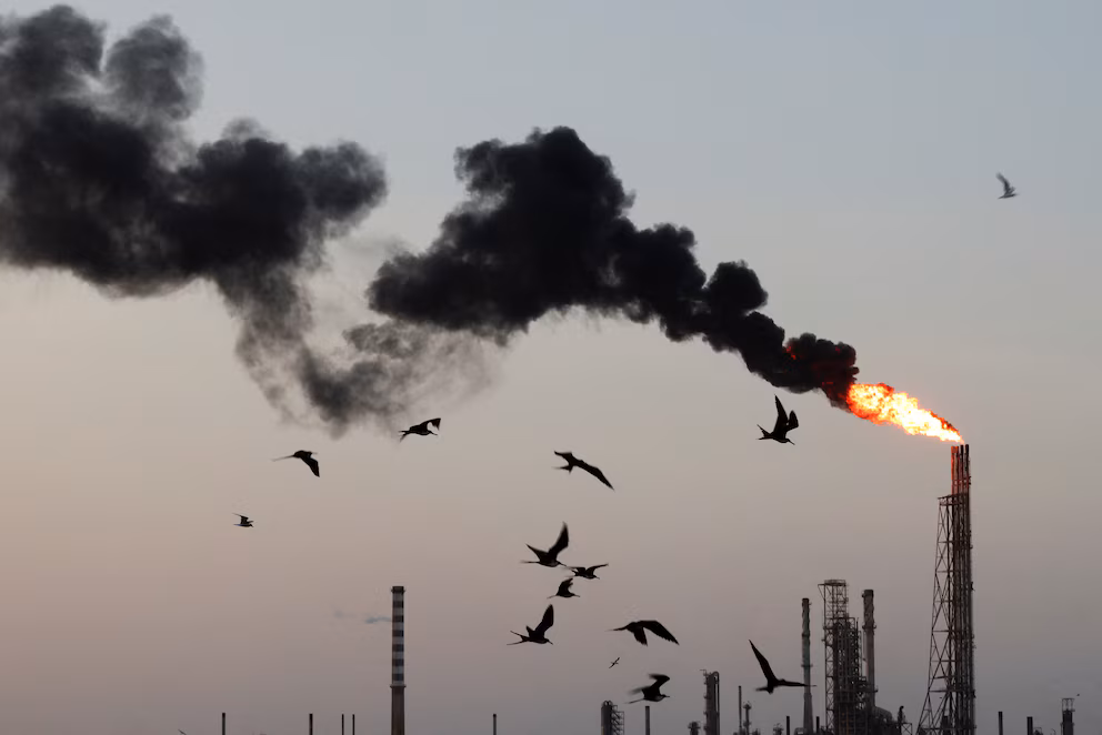 El precio del petróleo superó los 100 dólares ante la escalada de ataques entre EEUU e Irán en el estrecho de Ormuz El precio del petróleo superó los 100 dólares ante la escalada de ataques entre EEUU e Irán en el estrecho de Ormuz
