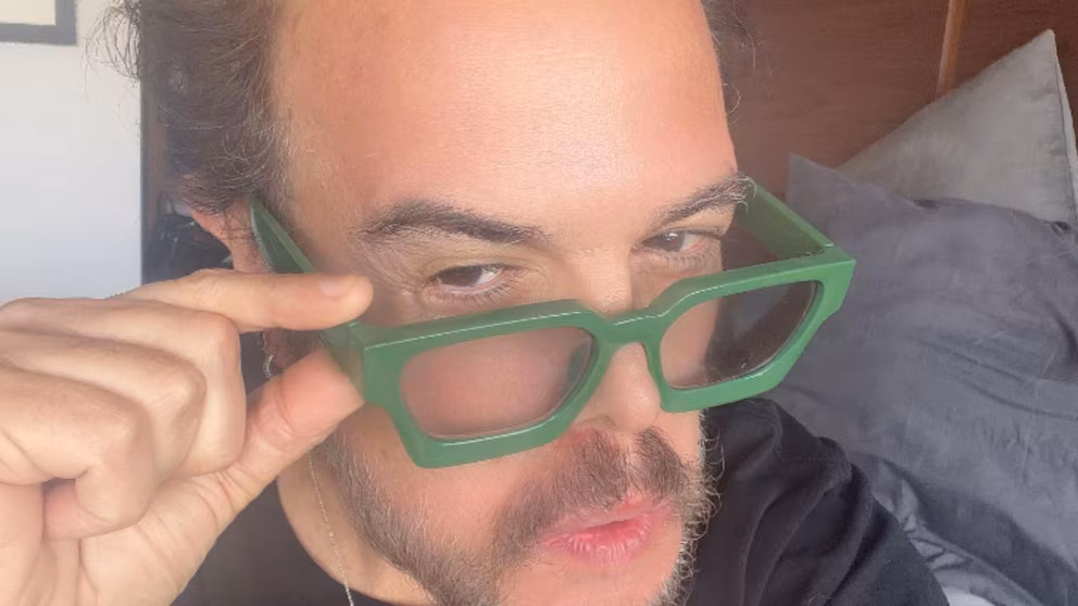 Aleks Syntek confirma que se va a Inglaterra y publica canción para explicar sus razones Aleks Syntek confirma que se va a Inglaterra y publica canción para explicar sus razones