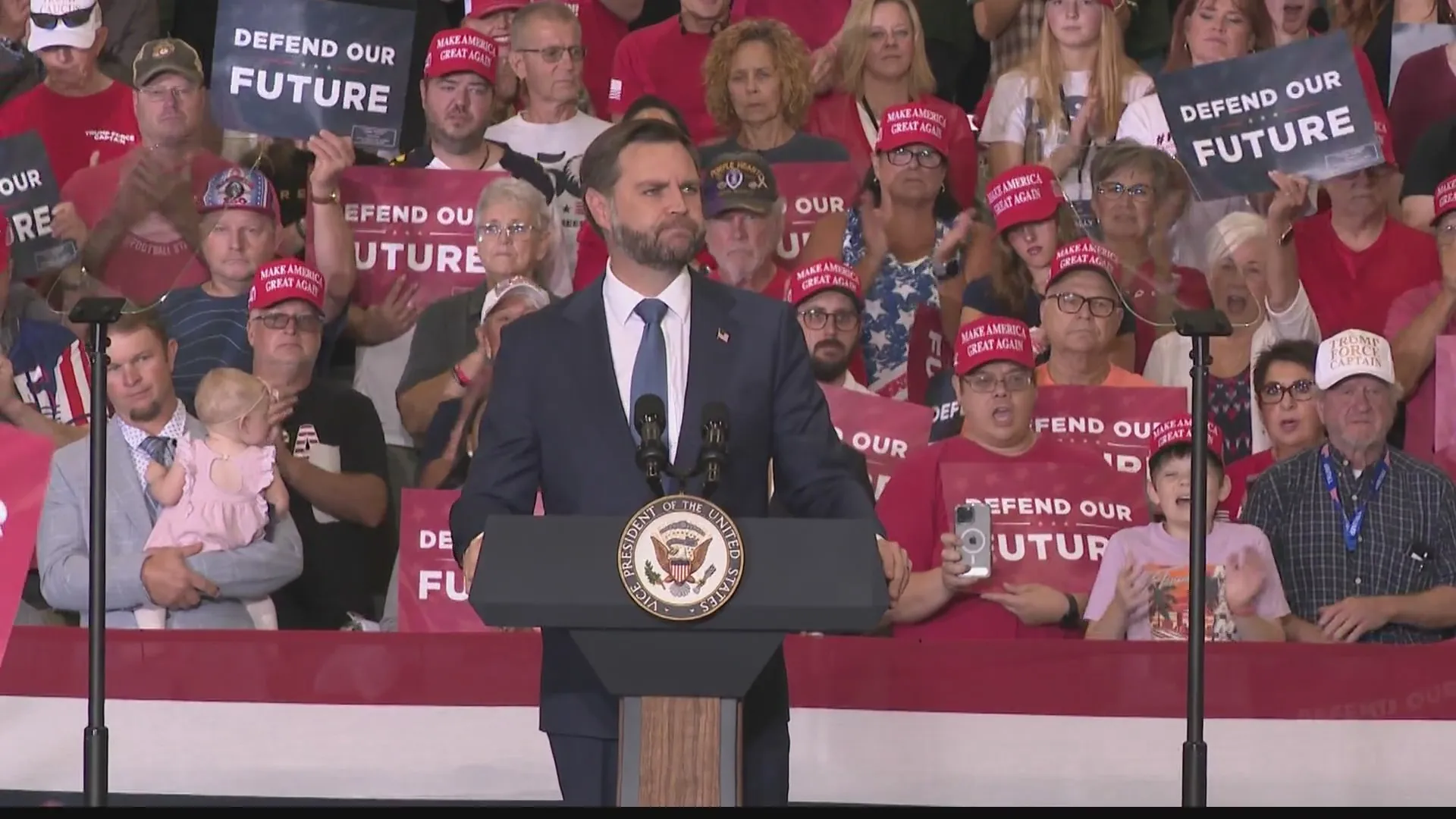 El vicepresidente Vance coloca a los agricultores de Iowa en el centro de la manifestación republicana en Council Bluffs