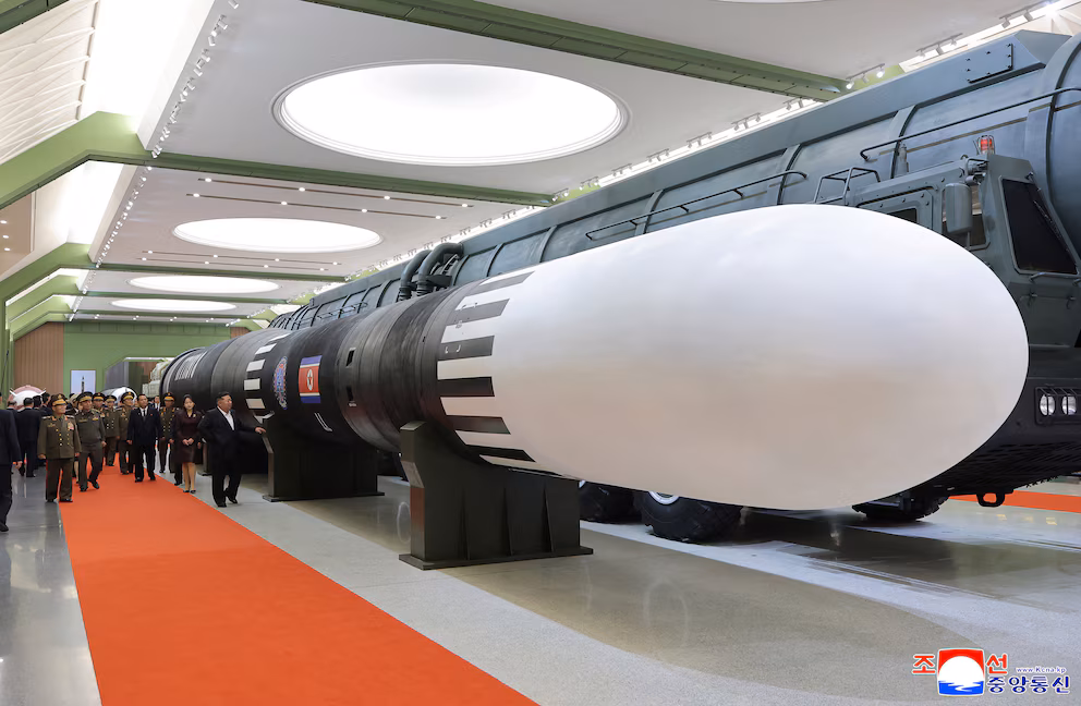 El dictador norcoreano Kim Jong Un exhibió el misil Hwasong-20, con capacidad para alcanzar Estados Unidos El dictador norcoreano Kim Jong Un exhibió el misil Hwasong-20, con capacidad para alcanzar Estados Unidos